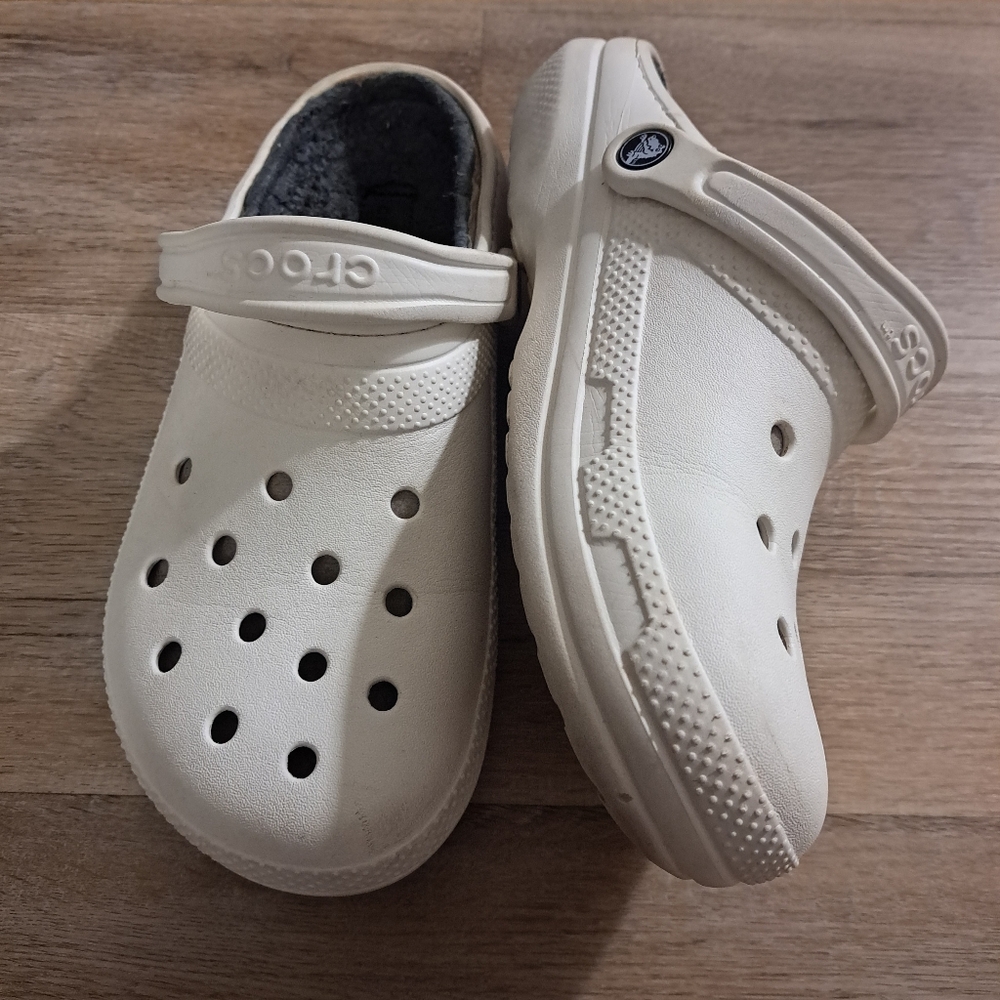 Crocs Dual Comfort Solid White With Gray Fleece L… - image 5